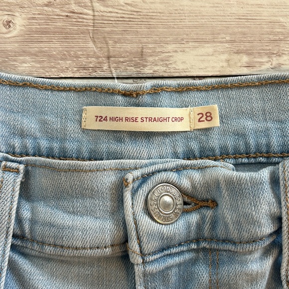 Levi’s 724 High Rise Straight Crop Leg Light Wash Ripped Knees Jeans - Picture 10 of 11